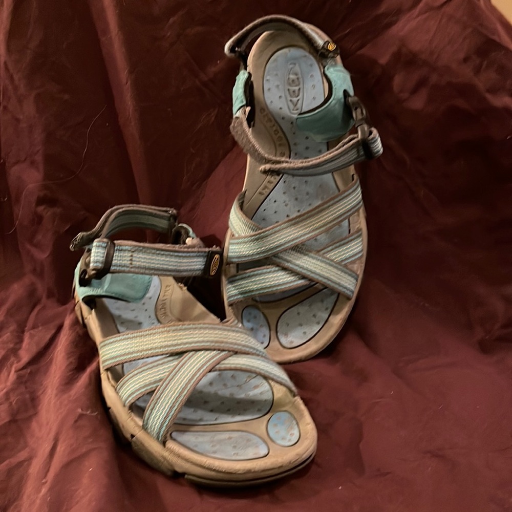 Womens blue Keen water shoe sandal. 9.5 women 39.5 euro
